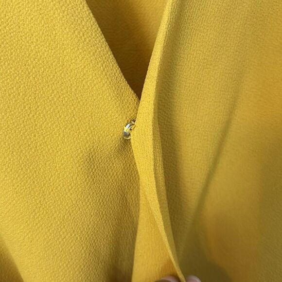 Mustard colored top - Picture 2 of 3